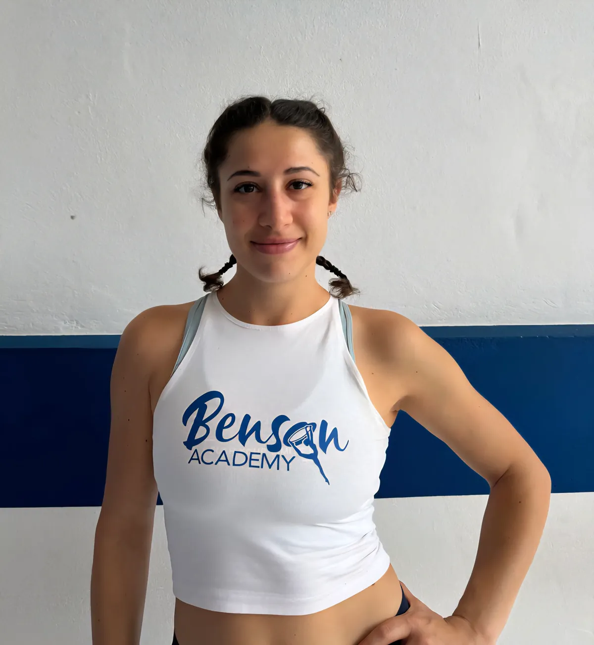 Istruttrice del Metodo Benson sorridente in palestra
